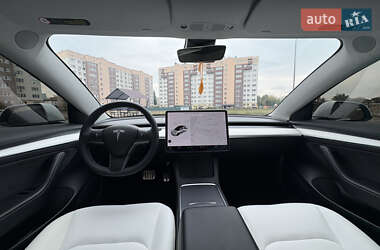 Седан Tesla Model 3 2021 в 