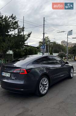 Седан Tesla Model 3 2022 в 