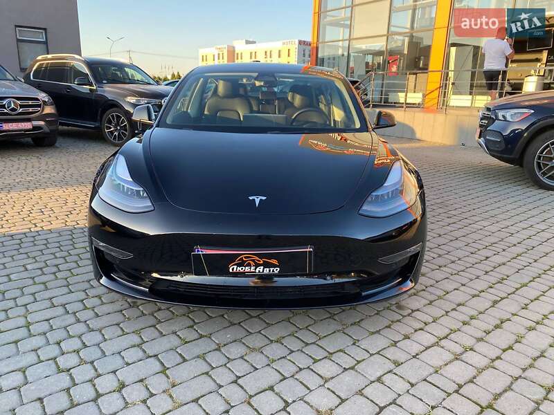 Седан Tesla Model 3 2022 в Львові