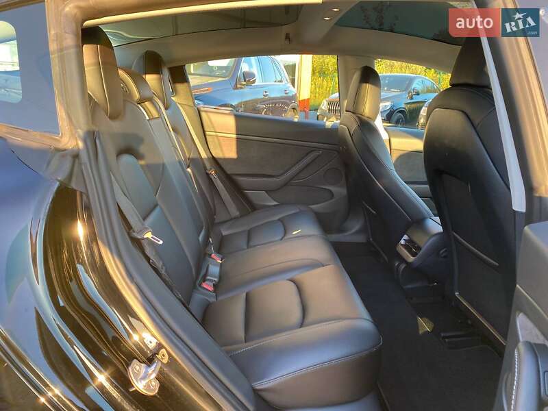 Седан Tesla Model 3 2022 в Львові