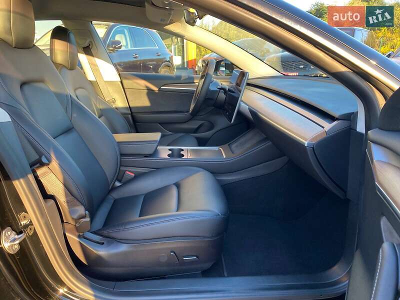 Седан Tesla Model 3 2022 в Львові