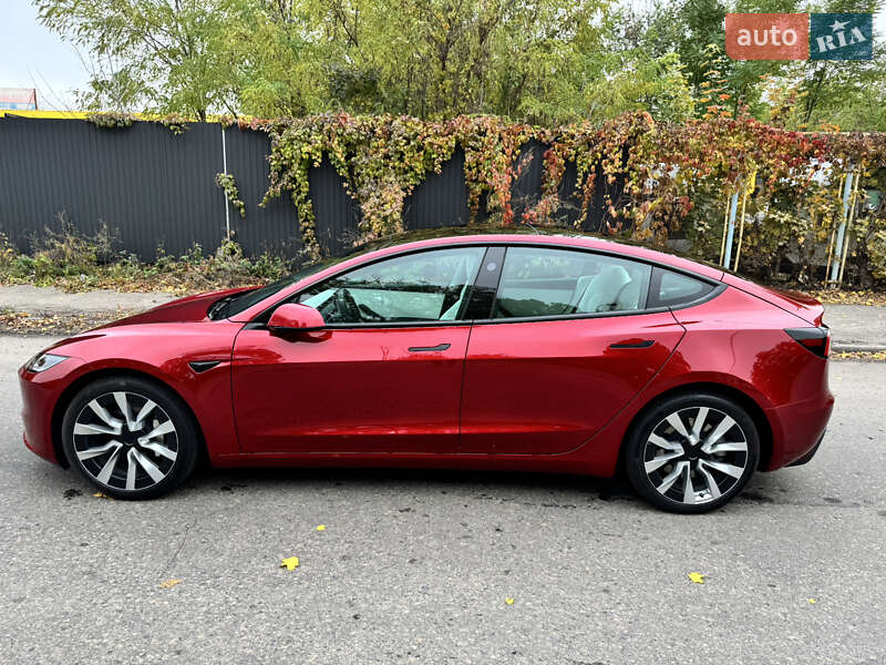 Седан Tesla Model 3 2024 в Білій Церкві
