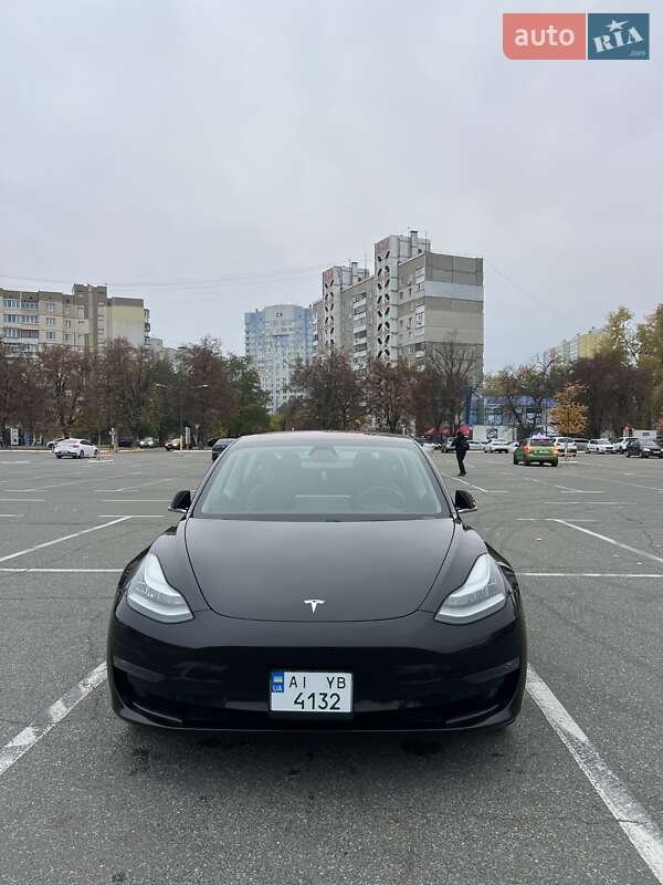 Седан Tesla Model 3 2019 в Ірпені