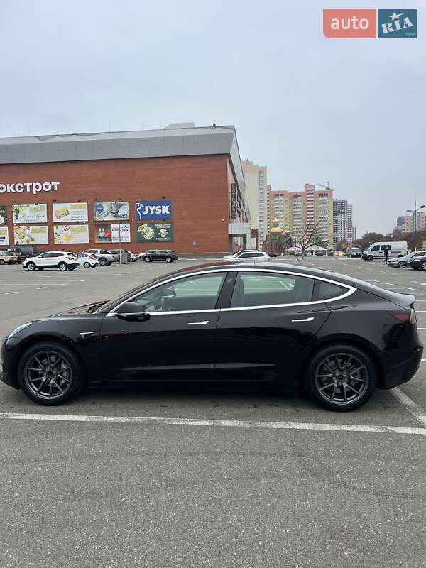 Седан Tesla Model 3 2019 в Ірпені