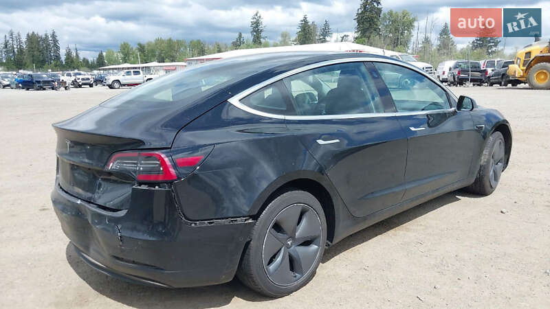 Седан Tesla Model 3 2018 в Львове