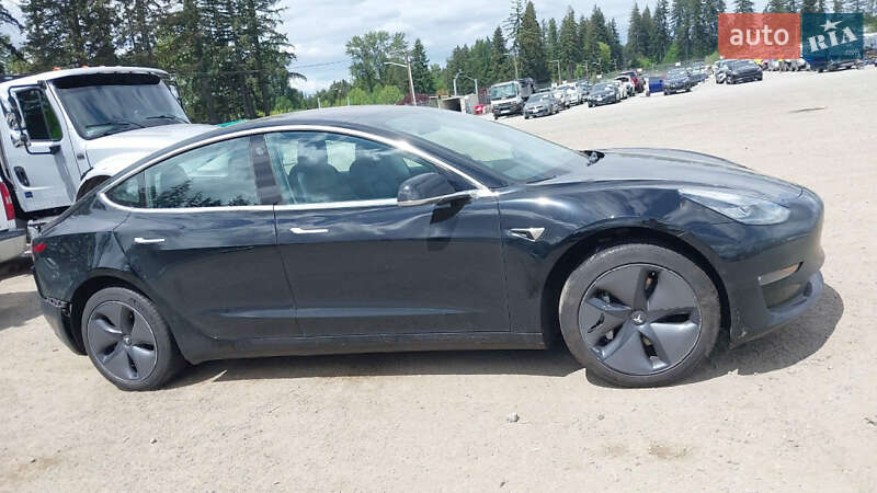 Седан Tesla Model 3 2018 в Львове