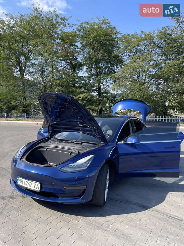 Седан Tesla Model 3 2020 в Одесі