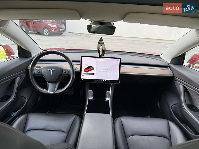 Седан Tesla Model 3 2019 в Луцьку