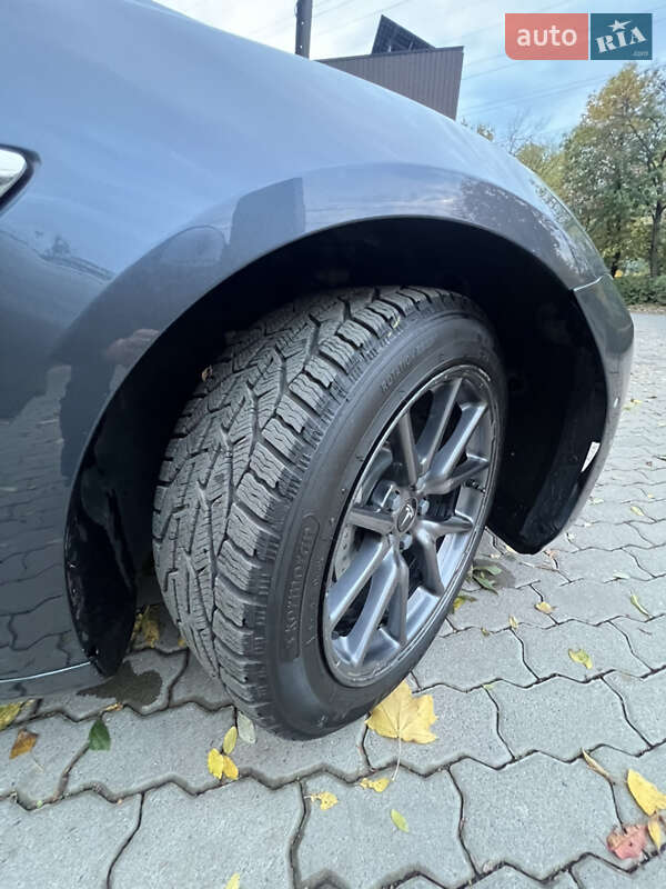 Седан Tesla Model 3 2018 в Ужгороді