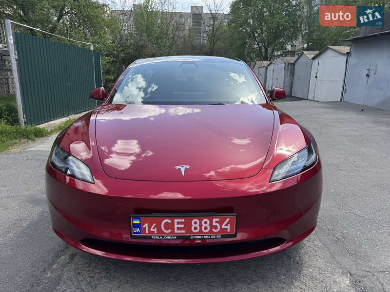 Седан Tesla Model 3 2024 в Виннице