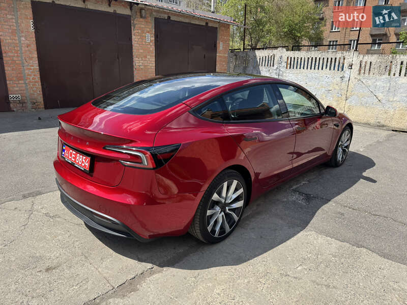 Седан Tesla Model 3 2024 в Виннице