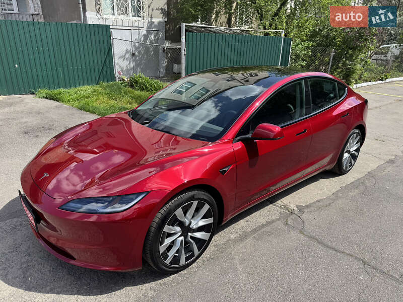 Седан Tesla Model 3 2024 в Виннице