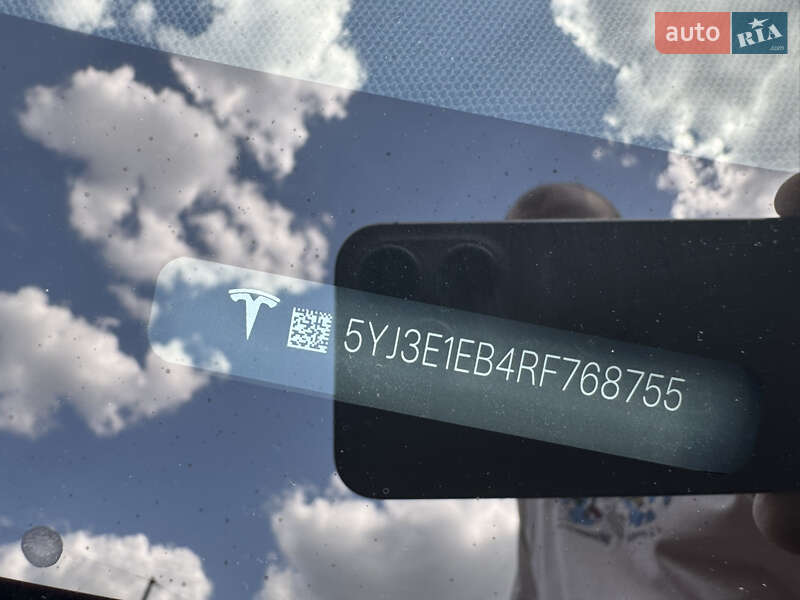 Седан Tesla Model 3 2024 в Виннице