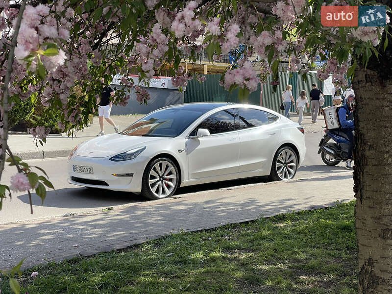 Седан Tesla Model 3 2019 в Львові