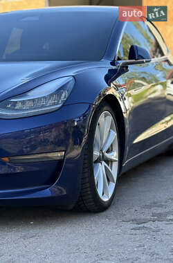 Седан Tesla Model 3 2018 в Одесі
