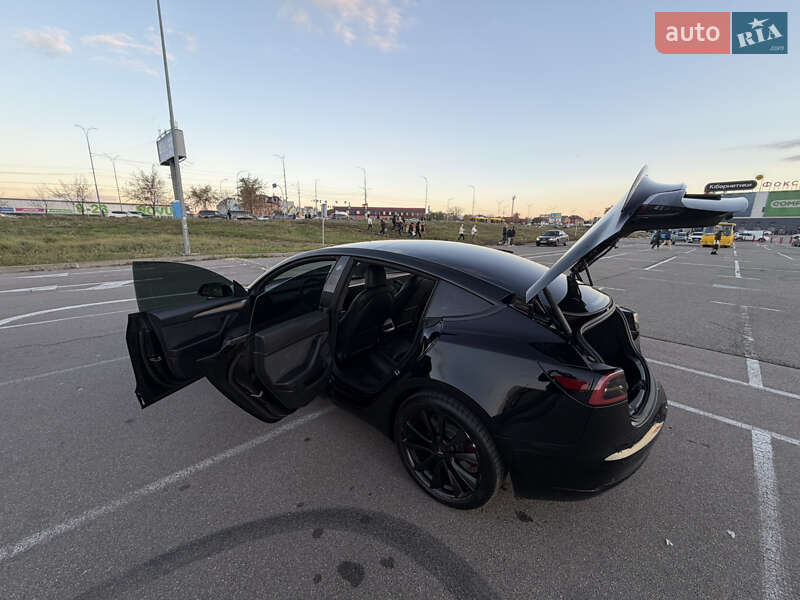 Седан Tesla Model 3 2021 в Киеве