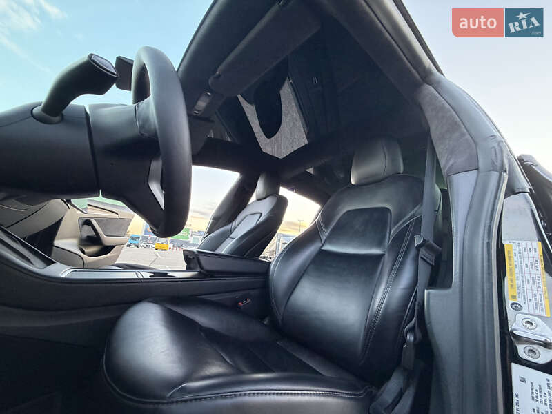 Седан Tesla Model 3 2021 в Киеве