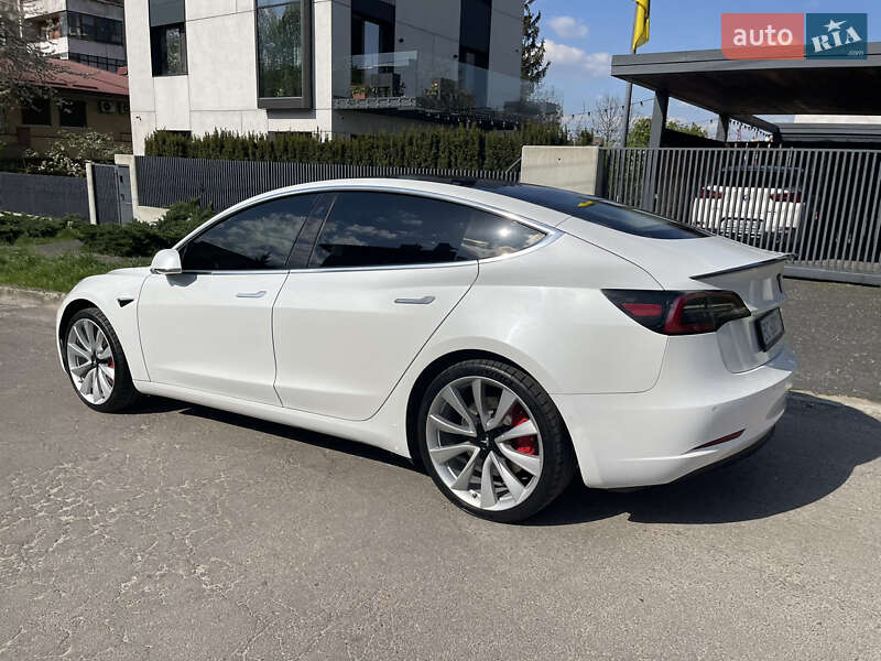 Седан Tesla Model 3 2019 в Львові
