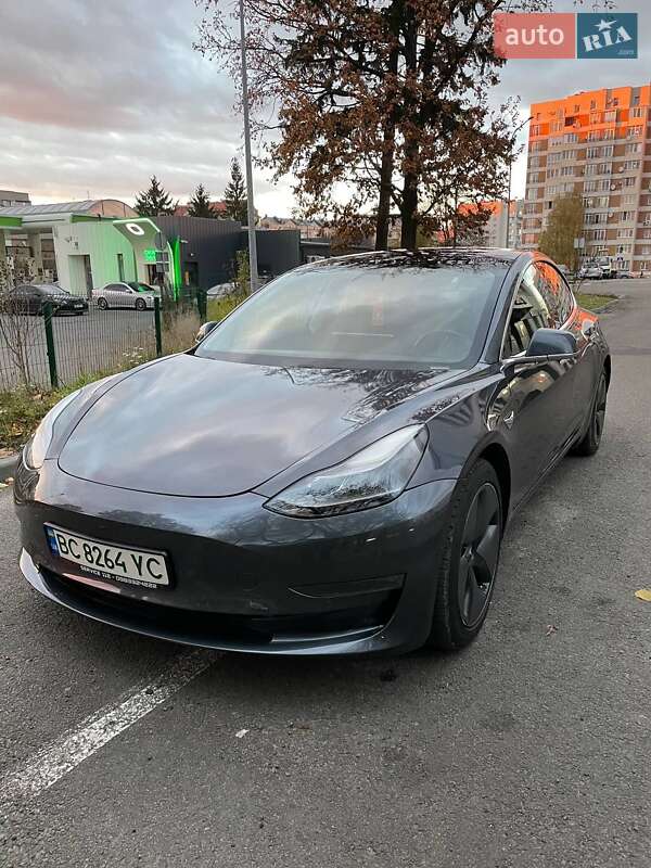 Седан Tesla Model 3 2018 в Львове