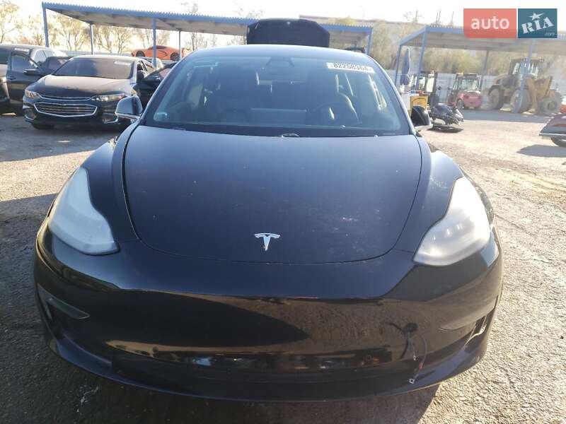 Седан Tesla Model 3 2019 в Львове