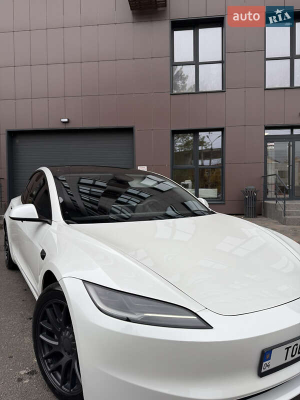 Седан Tesla Model 3 2024 в Дніпрі
