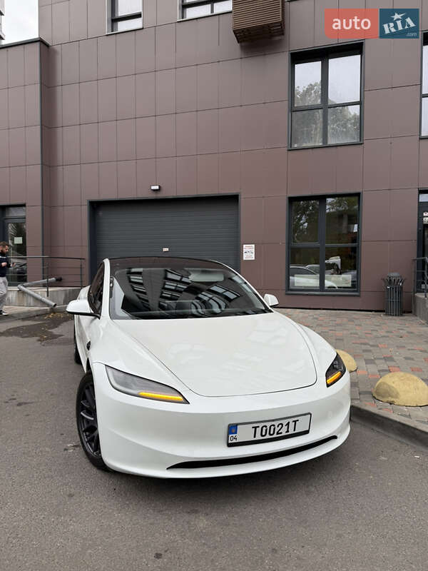 Седан Tesla Model 3 2024 в Днепре