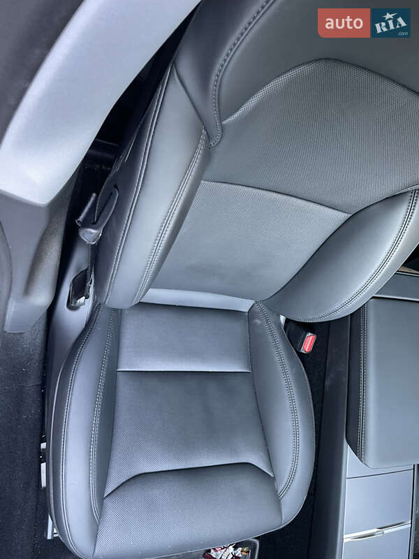 Седан Tesla Model 3 2024 в Днепре