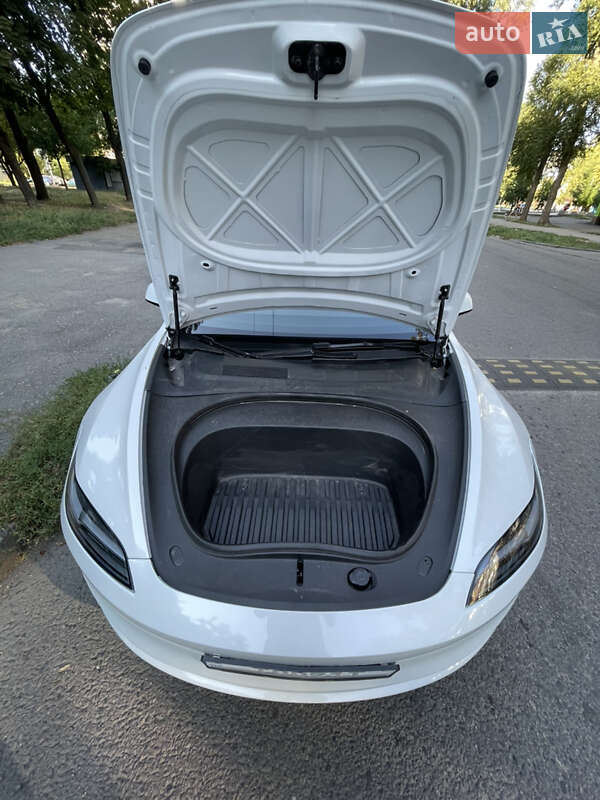 Седан Tesla Model 3 2024 в Днепре