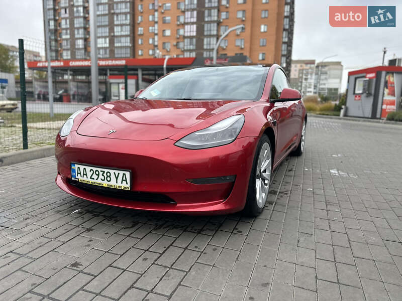 Седан Tesla Model 3 2021 в Черкассах