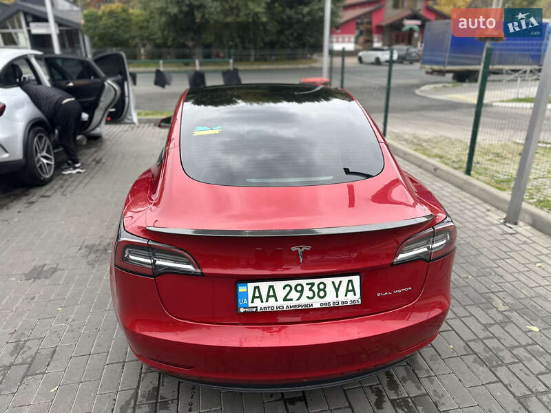 Седан Tesla Model 3 2021 в Черкассах