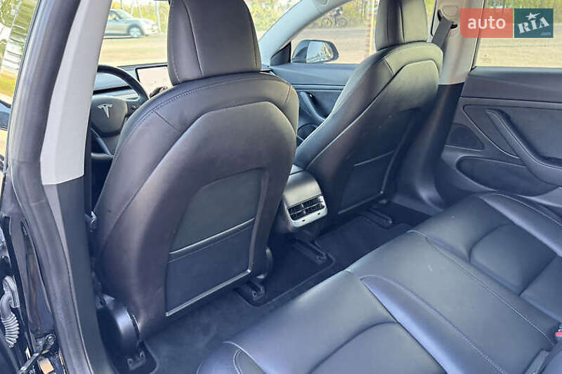 Седан Tesla Model 3 2019 в Києві