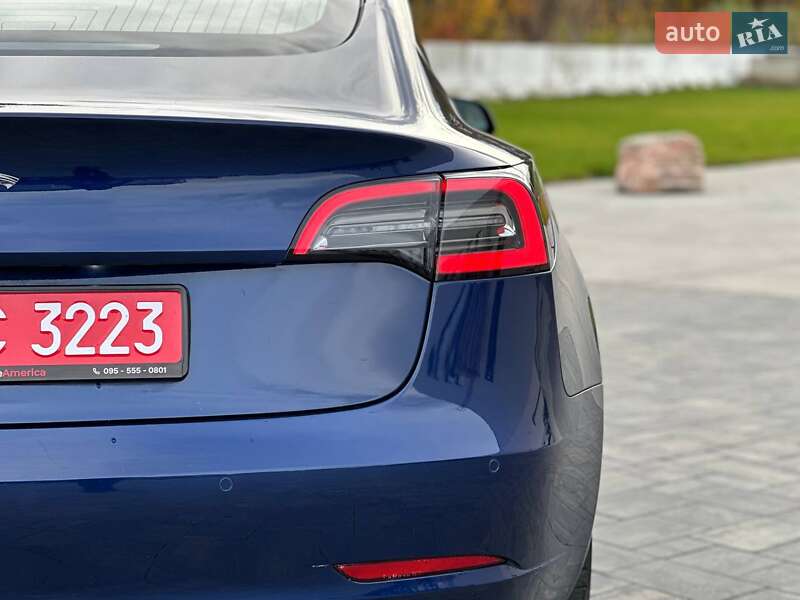 Седан Tesla Model 3 2021 в Луцьку