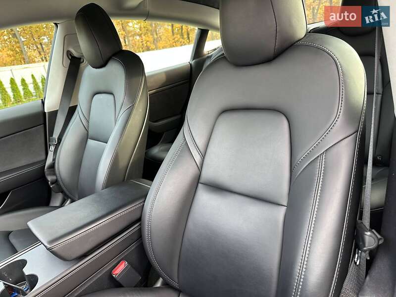 Седан Tesla Model 3 2021 в Луцьку