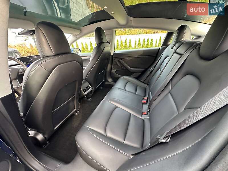 Седан Tesla Model 3 2021 в Луцьку