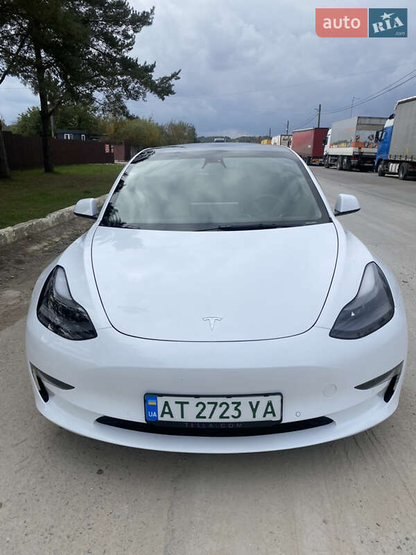 Седан Tesla Model 3 2021 в Львові