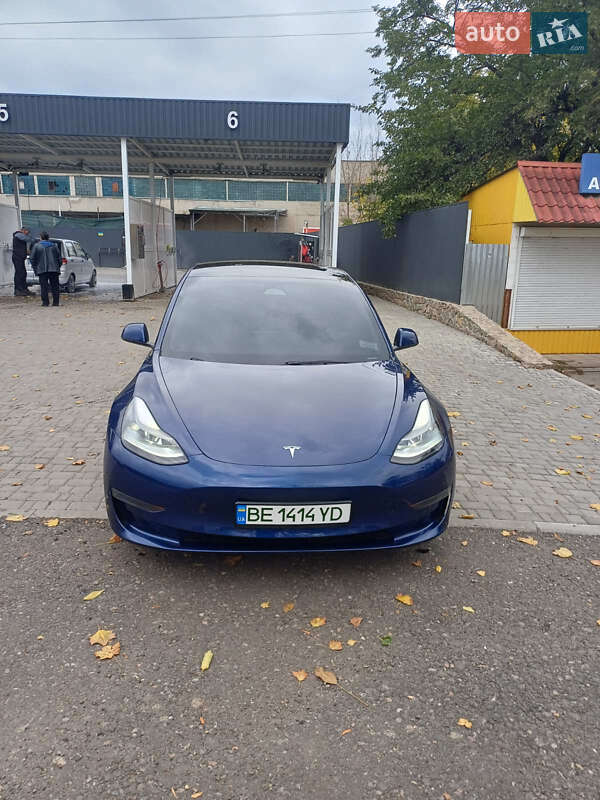 Седан Tesla Model 3 2022 в Первомайську