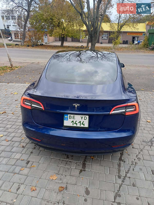 Седан Tesla Model 3 2022 в Первомайську