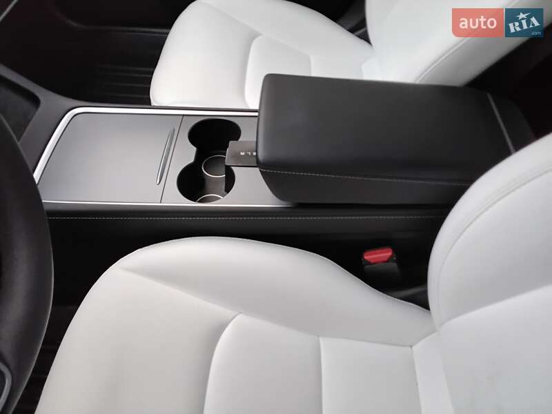 Седан Tesla Model 3 2022 в Виннице