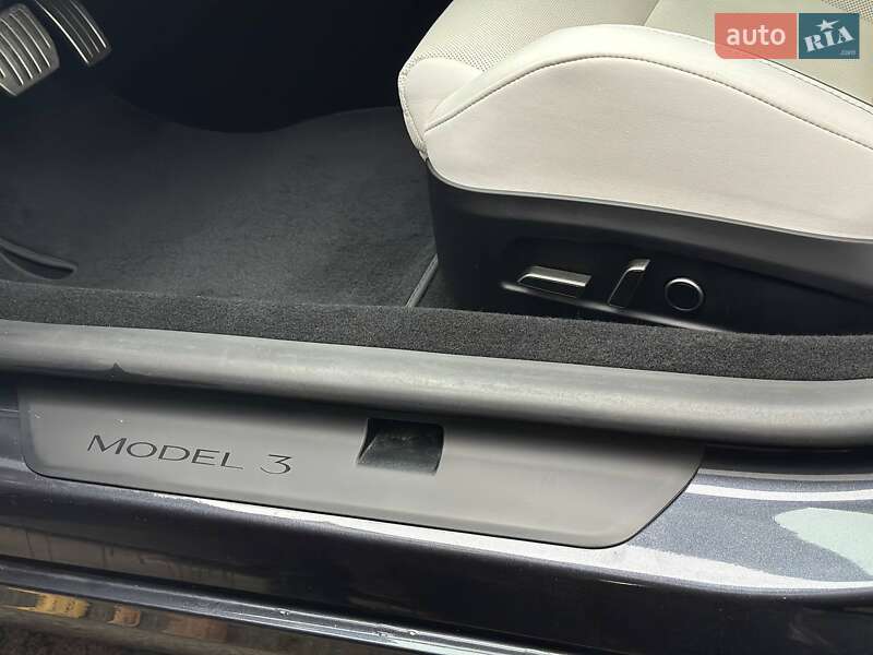 Седан Tesla Model 3 2024 в Києві