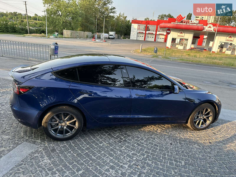 Седан Tesla Model 3 2022 в Днепре