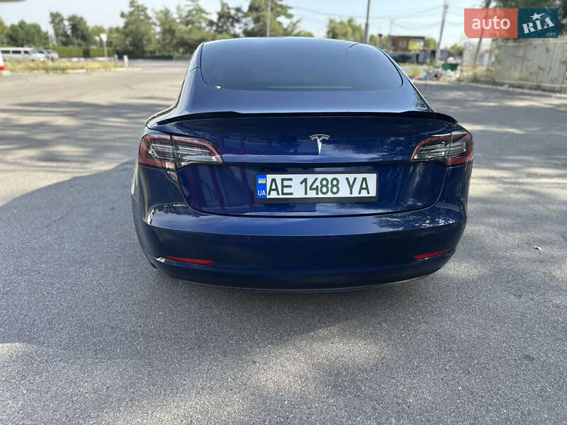Седан Tesla Model 3 2022 в Днепре