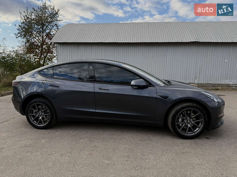 Седан Tesla Model 3 2021 в Виннице