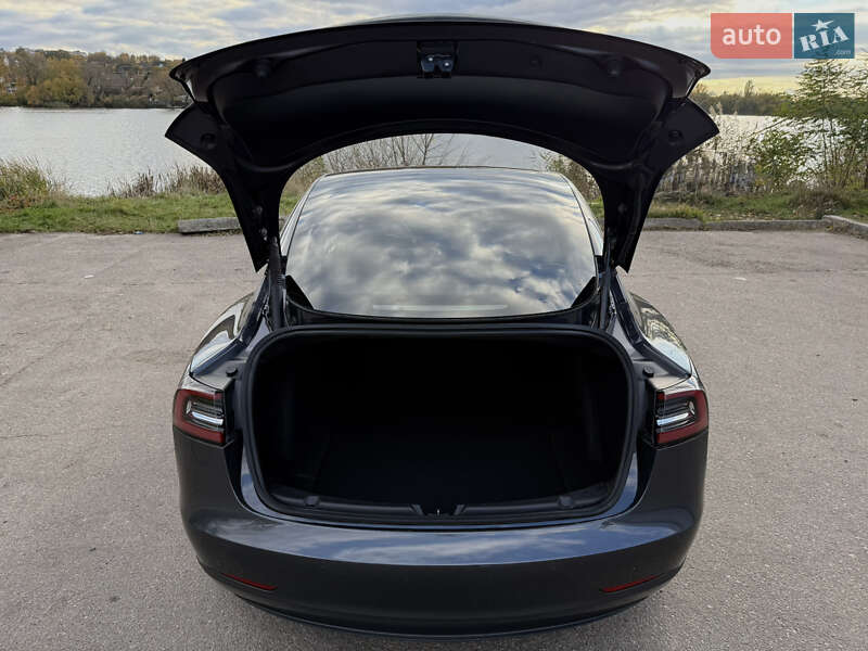 Седан Tesla Model 3 2021 в Виннице