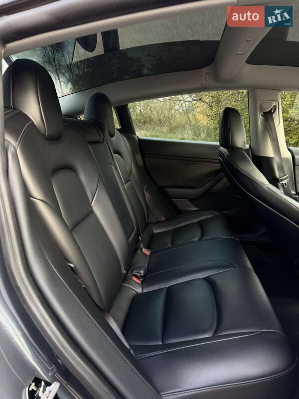 Седан Tesla Model 3 2021 в Виннице