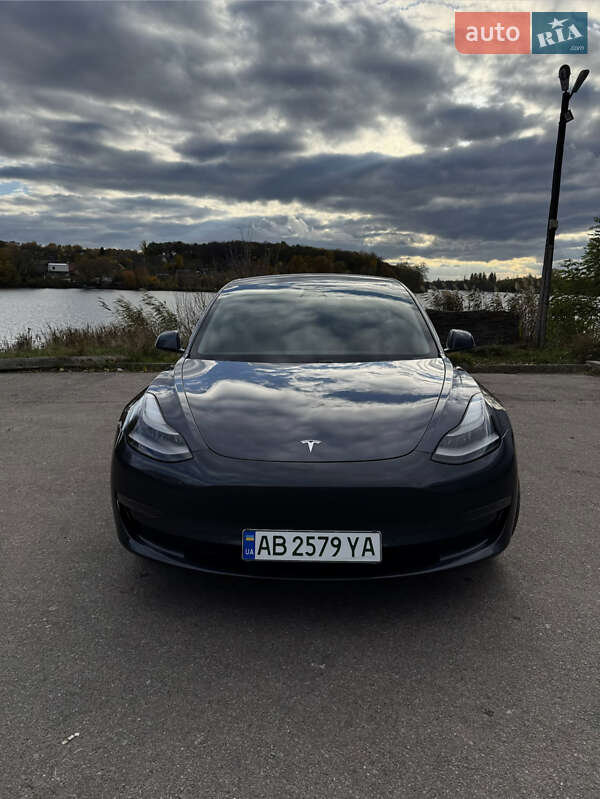 Седан Tesla Model 3 2021 в Виннице