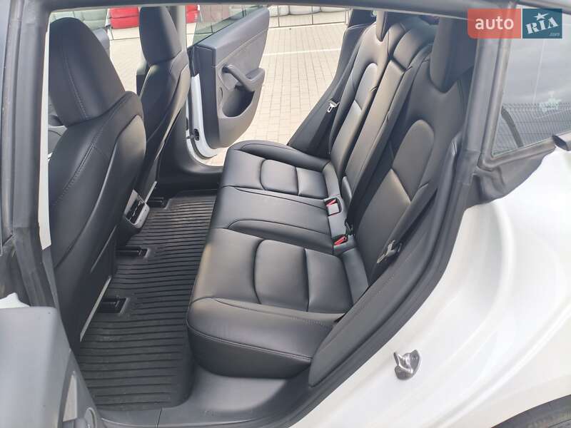 Седан Tesla Model 3 2023 в Виннице