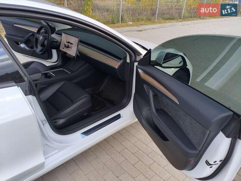 Седан Tesla Model 3 2023 в Виннице