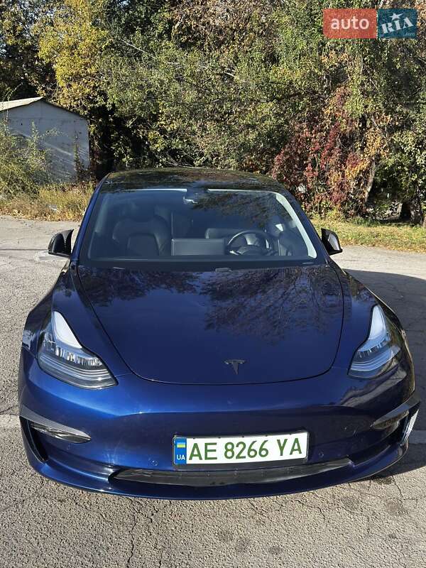 Седан Tesla Model 3 2020 в Каменском