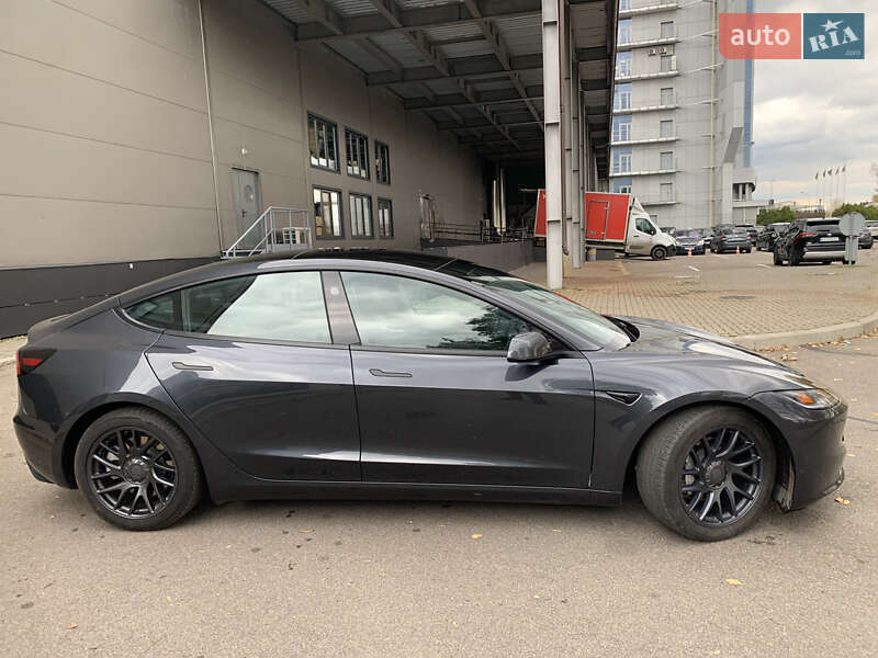 Седан Tesla Model 3 2024 в Киеве