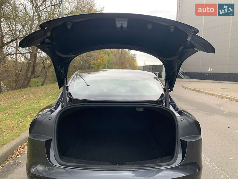 Седан Tesla Model 3 2024 в Киеве